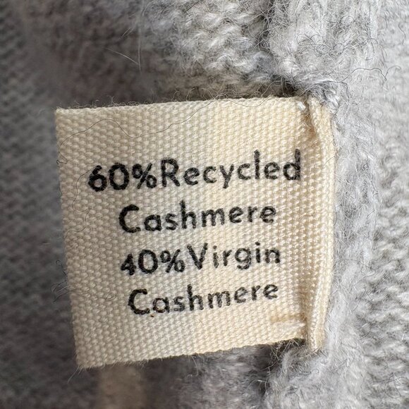 Cashmere sleeveless sweater in mist grey - Picture 4 of 7